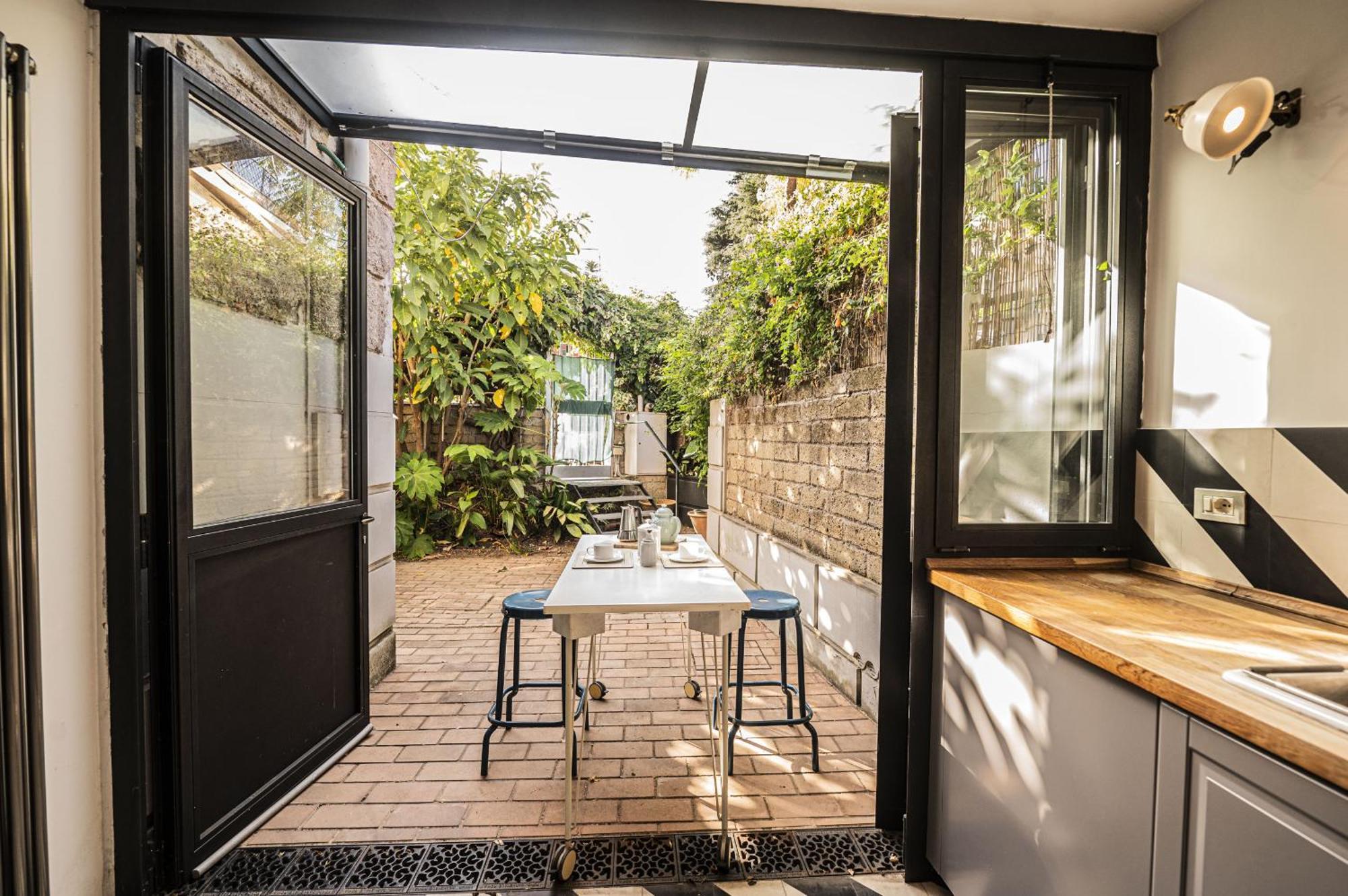 Apartment Lovely Garden In Beautiful San Saba Rom